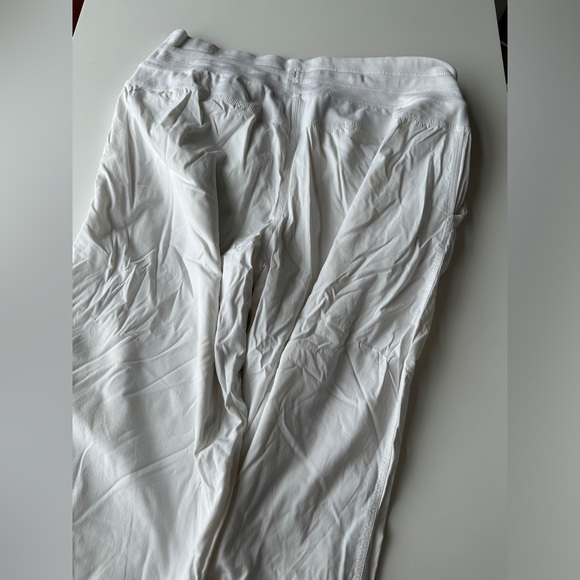 Lined white womens lululemon cropped joggers size 12 - Picture 3 of 4